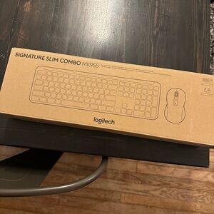 Logitech Wireless Mouse in Black